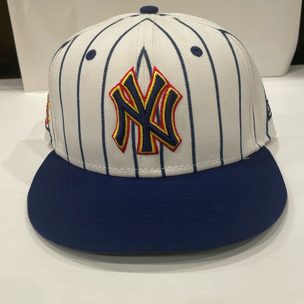 New Era Big League Chew NY Yankees pinstripe Fitted Hat. (7 1/8)